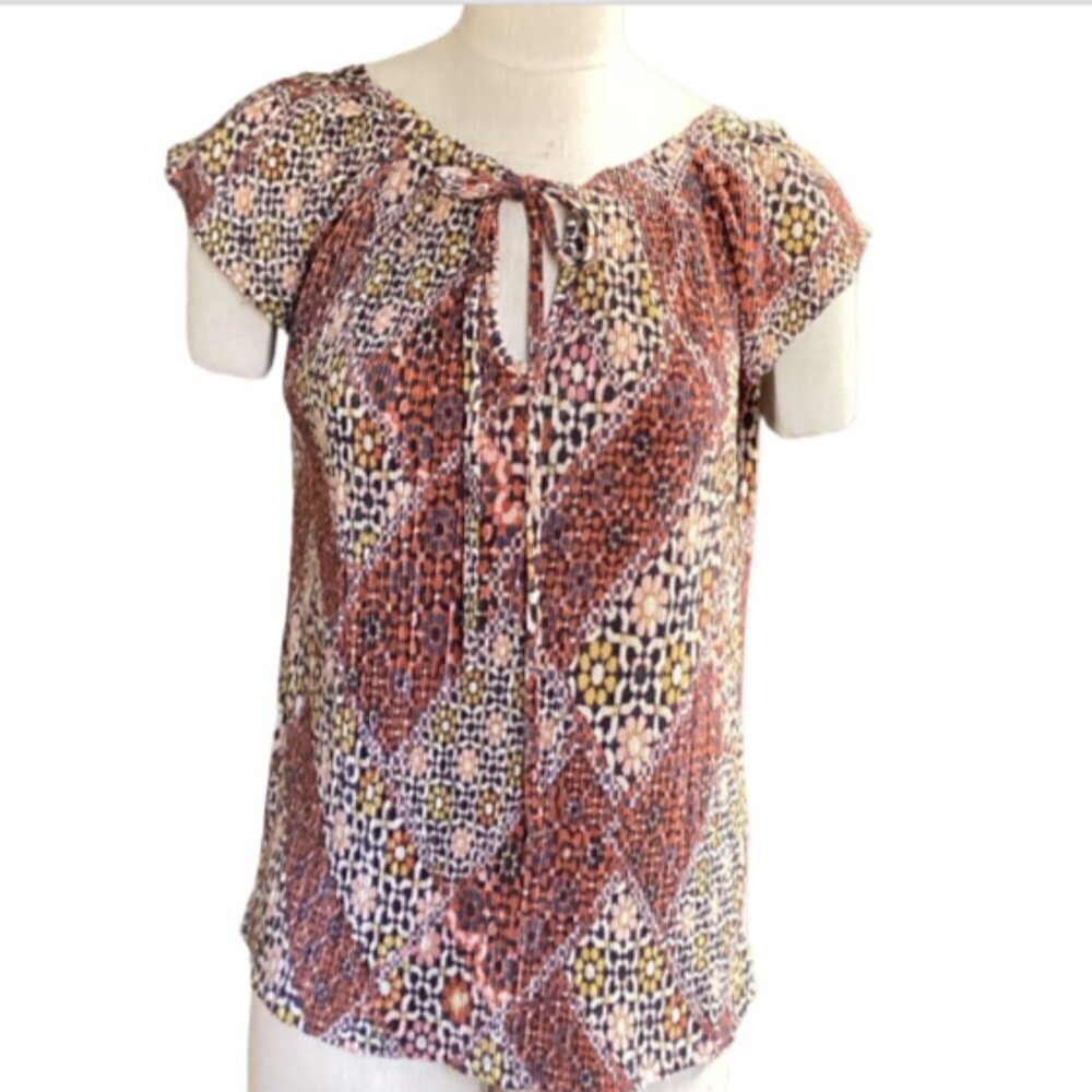 Lauren Conrad Peasant Top Mixed Print Shimmer Micropleated M 64J‎